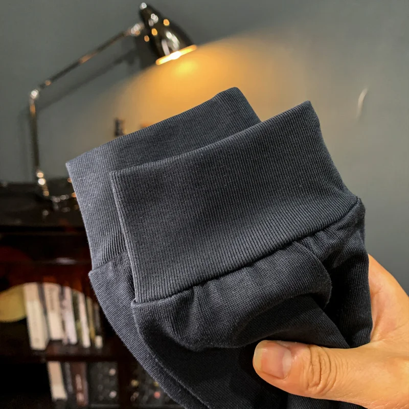 قميص أسود مطبوع بأكمام طويلة للرجال، قميص خريف 2025 عصري ومتعدد الاستخدامات، هوديي فضفاض كبير برقبة دائرية