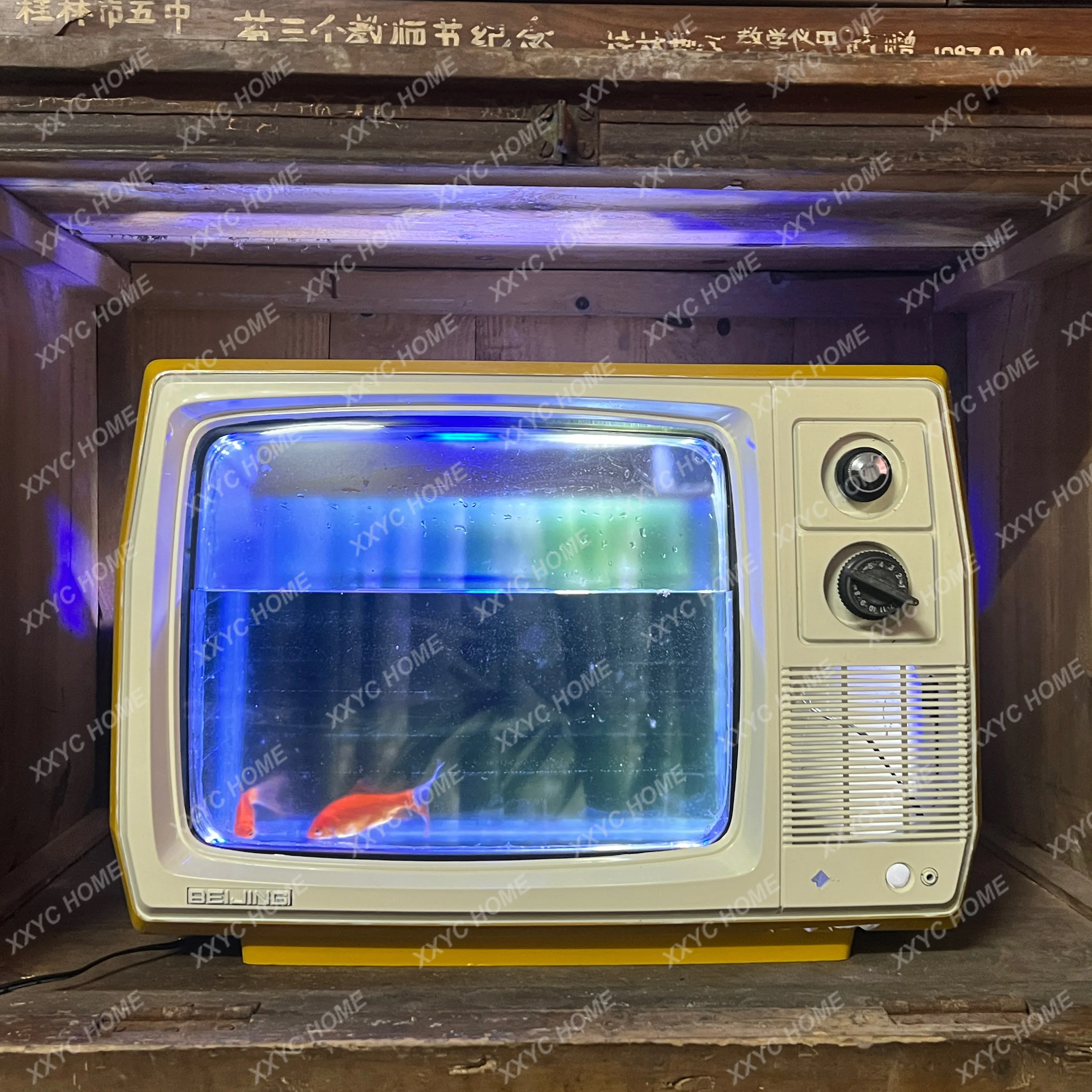 Old-Fashioned TV Fish Tank Black and White TV Transformation Fish Tank Retro Ornaments