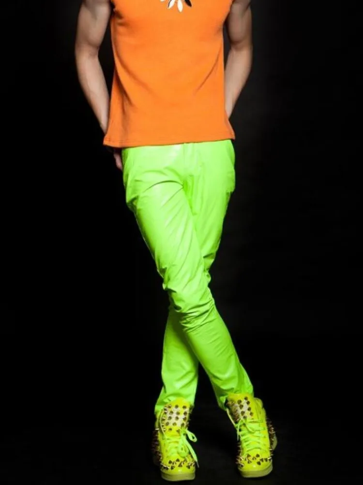 Lente Nieuwe Mode Mannen Merk Podium Zanger Fluorescerend Groen Casual Lederen Broek Hip Hop Mannelijke Persoonlijkheid Plus Size Broek