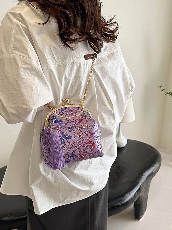 Vintage handbag women's embroidered tassel clip shell bag 2024 new vip designer luxury hand bag flower chain small square bag