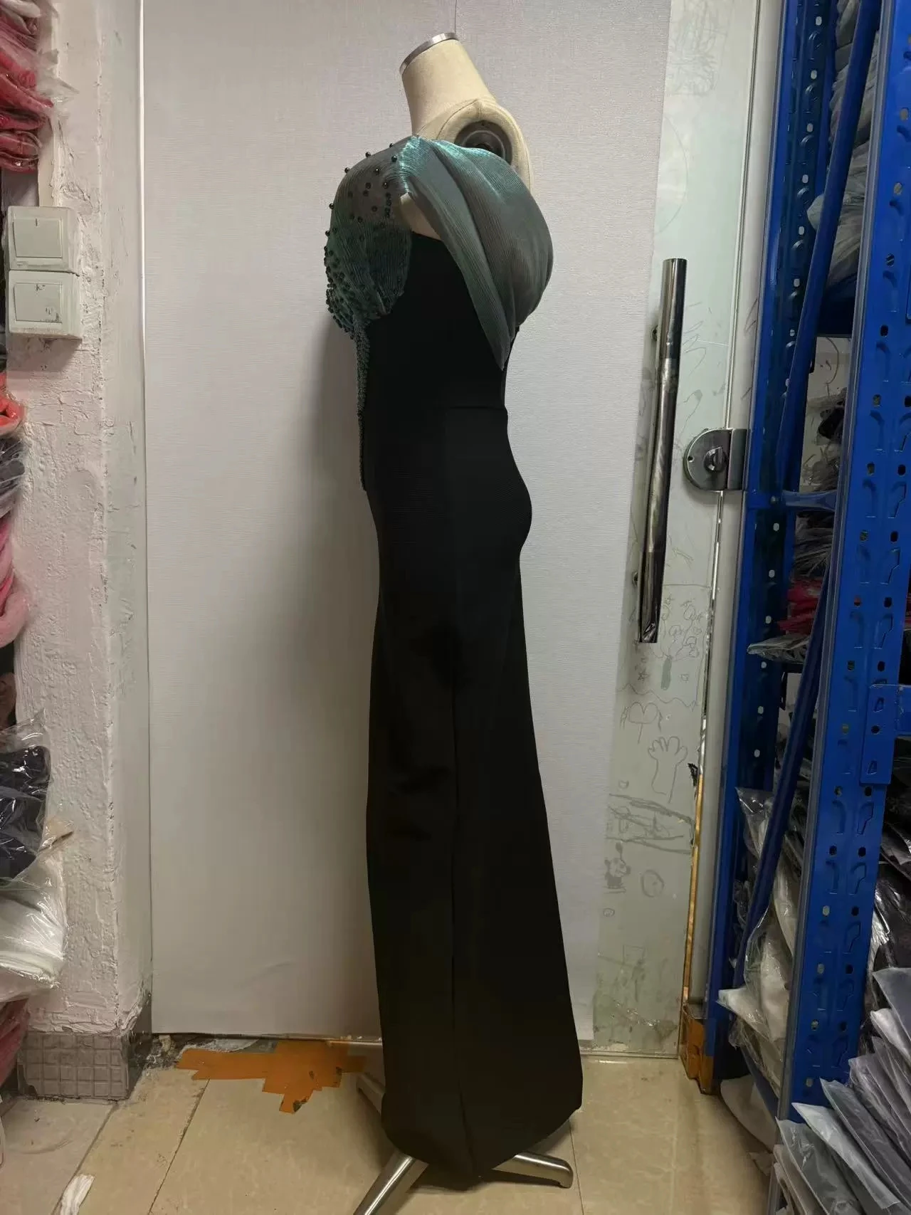 الأوروبية والأمريكية مطرز الخامس الرقبة مثير 2025 فستان كوكتيل فستان ضمادة تنورة شبكة واحدة الكتف ضمادة-GZXX1050