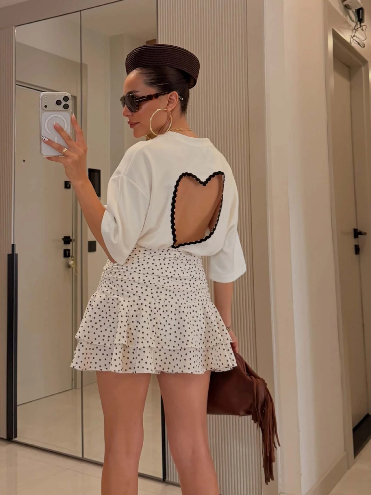 Herzförmige, ausgeschnittene, lockere Sommer-Tops für Damen, lässige O-Ausschnitt-Kurzarm-Tops, rückenfreie weiße T-Shirts, High-Street-Tops für Frauen – Detail 5