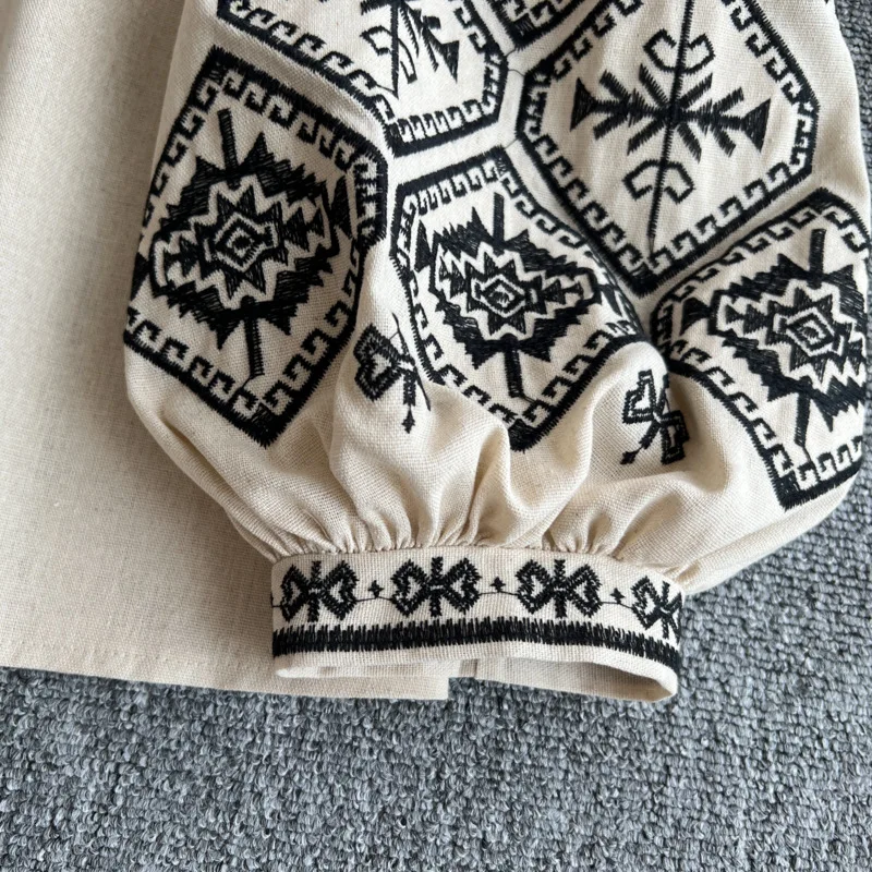 بلوزة قميص بأكمام واسعة وطني للربيع والصيف لعام 2025 بلوزة نسائية مطرزة برباط على شكل حرف v فضفاضة بتصميم بوهيمي للشاطئ