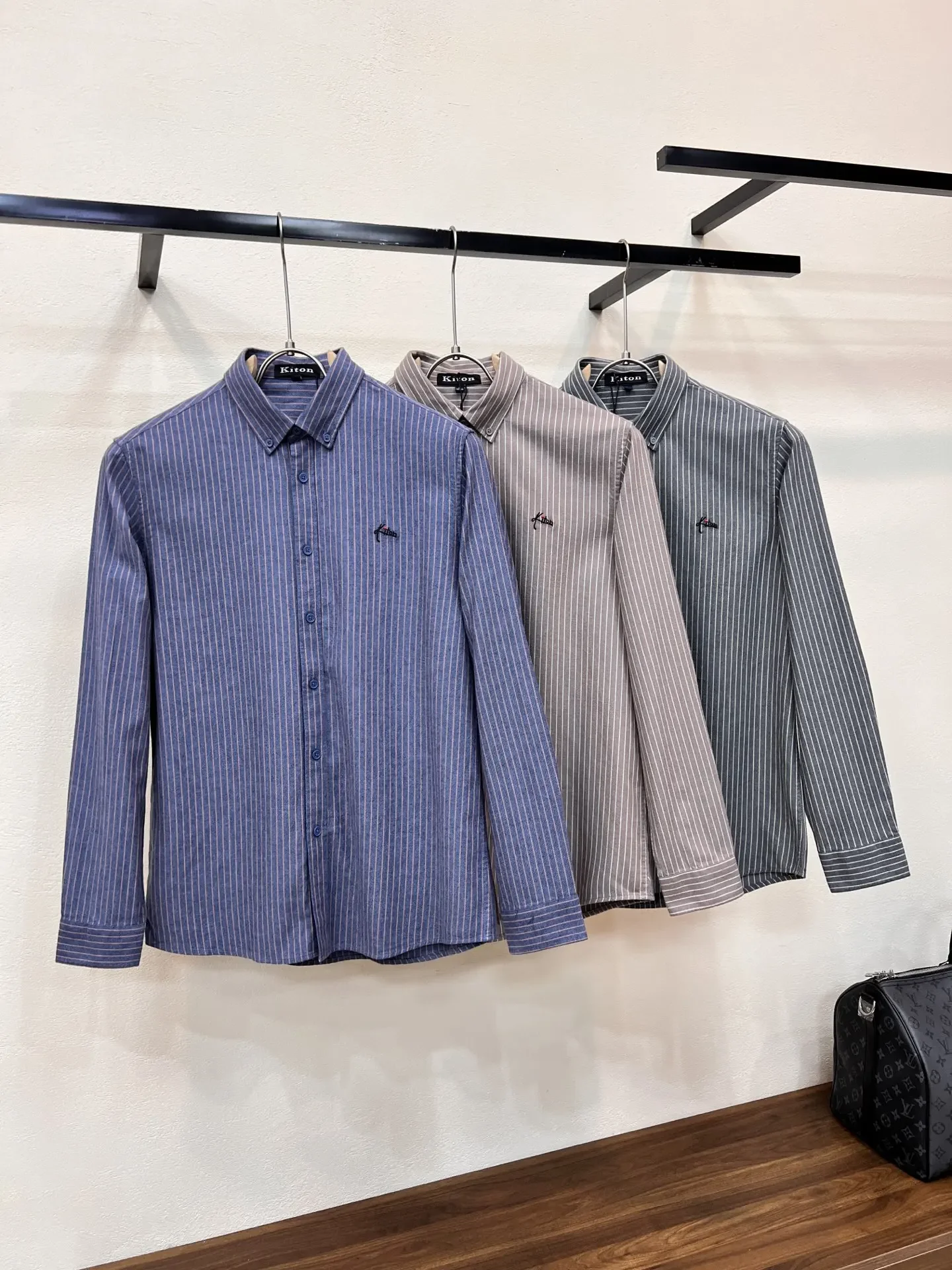 Kiton Italian cotton-wool blend soft gentleman's long-sleeved shirt