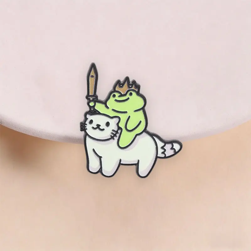 Creative Frog Knight Cat Brooch Funny Crown Sword Frog Riding Cat Metal Pin Badge DIY Clothing Bags Hat T-shirt Jeans for Gift