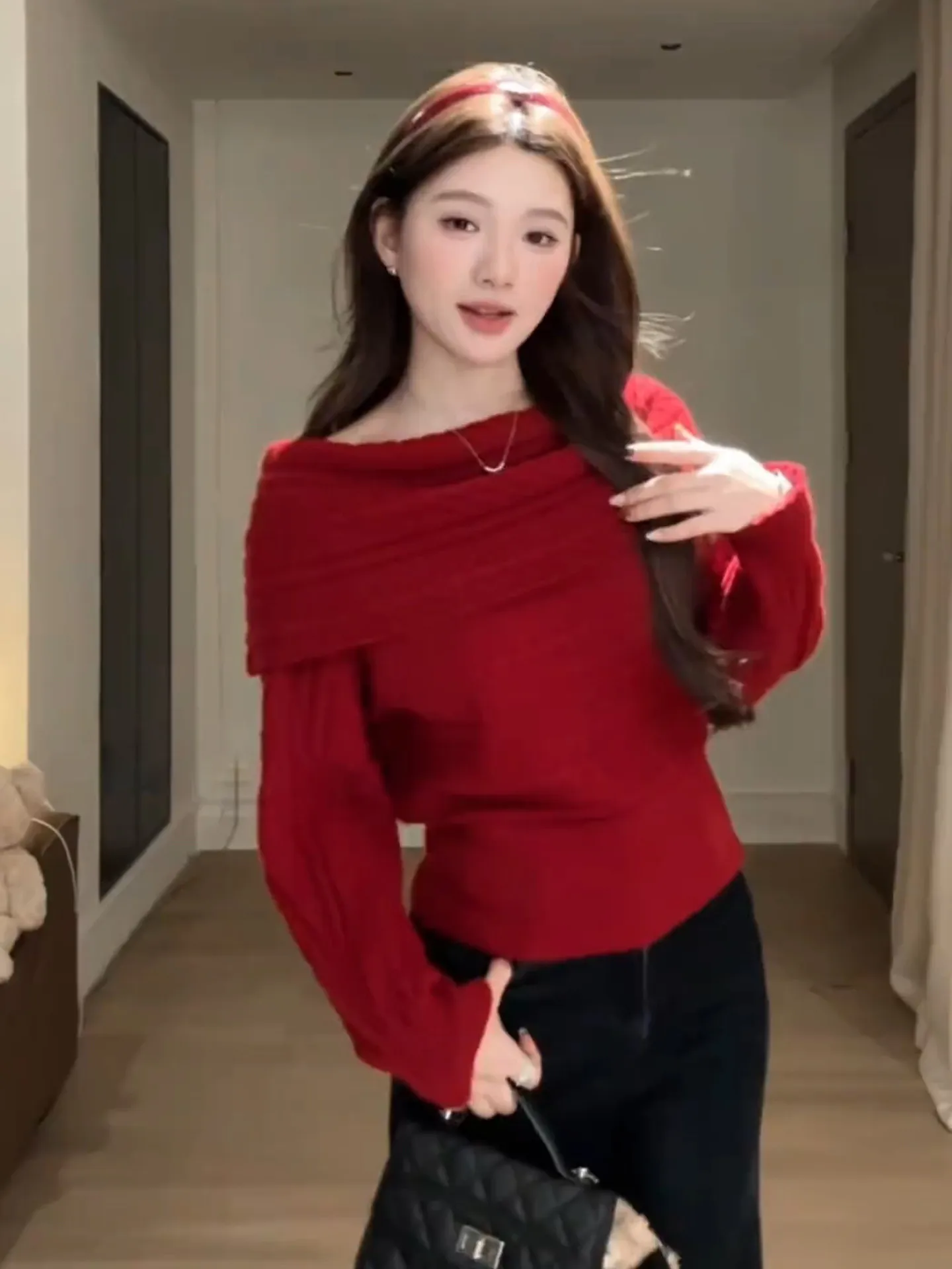 

Красный вязаный свитер с одним открытым плечом для женщин, осенне-зимний, новый, повседневный, свободный, корейский стиль, удлиненный...