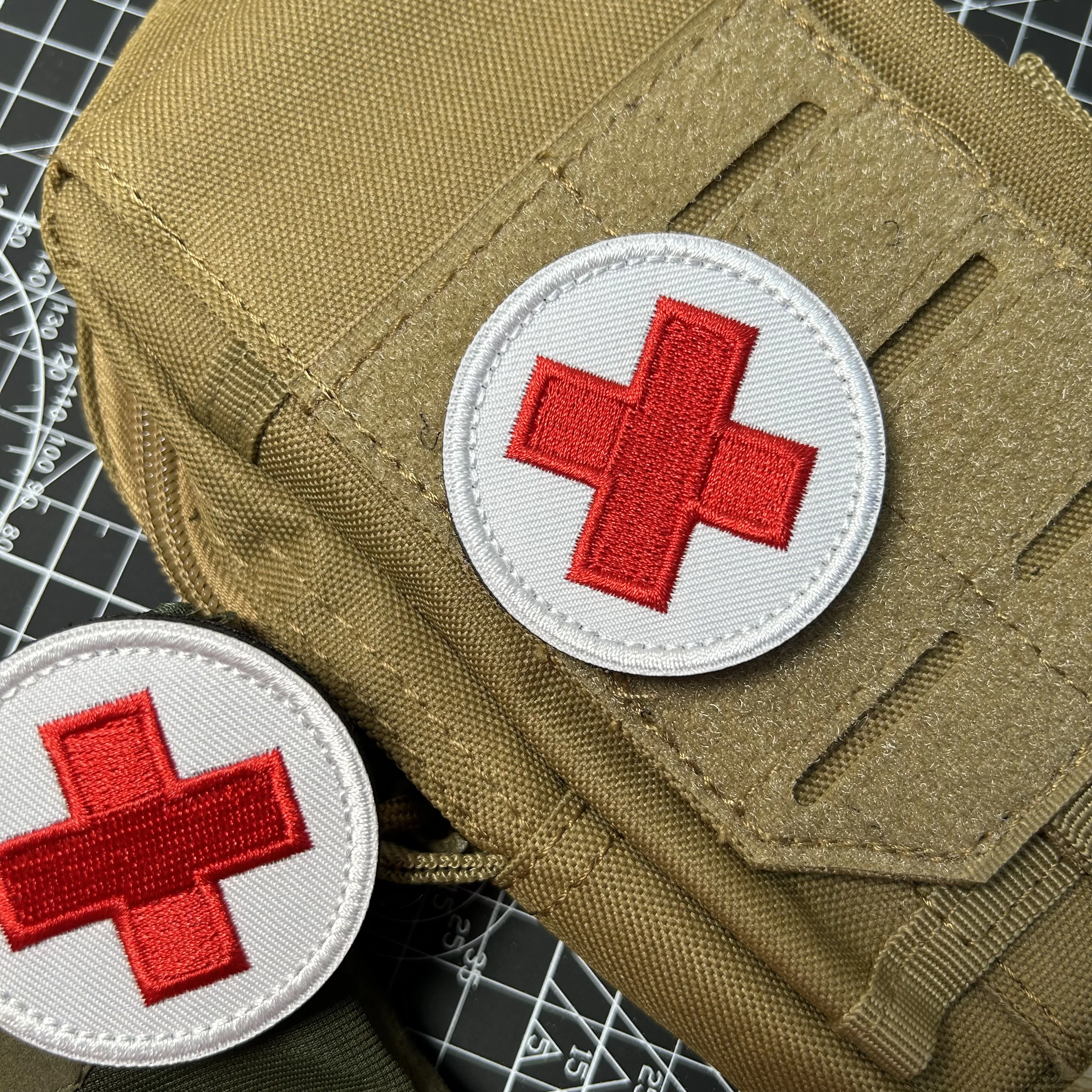 First Aid Red Cross Round Patch, Hiking Camping First Responder Backpack Decoration with Hook & Loop