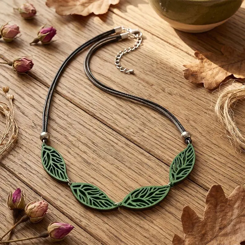 Boho Green Wood Leaf Pendant Necklace for Women Vintage Hollow Out Wooden Leaves Choker Necklaces Leather Statement Jewelry