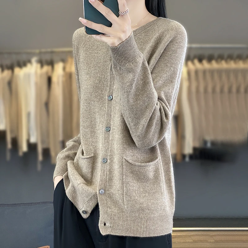 100% pure wool 2024 new model.. Women's knitted wool sweater with loose round neck pocket