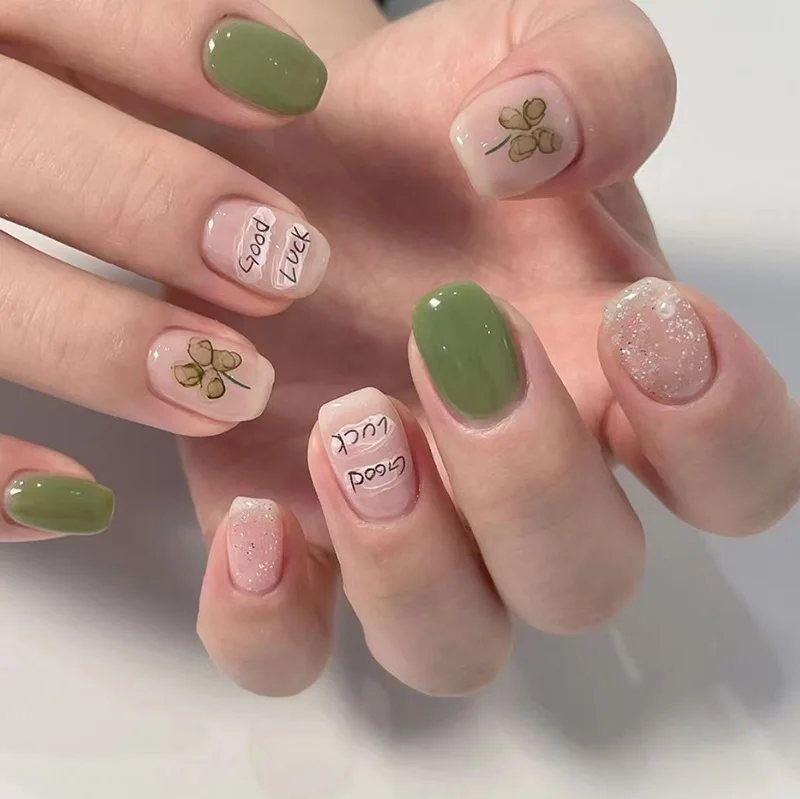 24pcs Removable Short Square Reusable Woman Fake Nails with Design Summer Green Four-leaf Clover Artificial Press on Nails Set