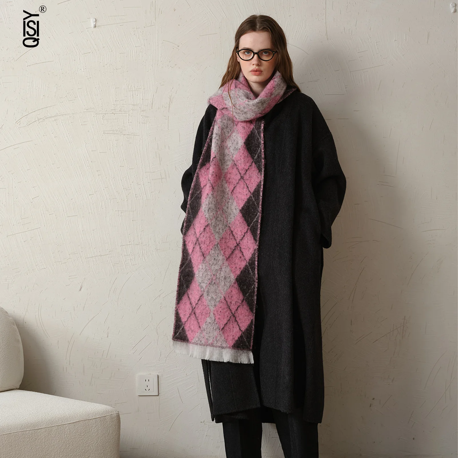 

Korean 2025 New Retro Diamond-shaped Jacquard Checkered Women's Scarf, A High-end and Warm Winter Scarf and Neck