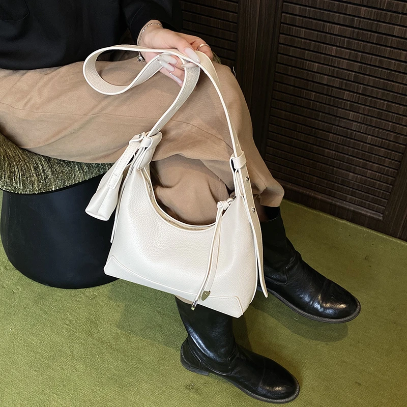 

Simple Vintage Elegant Diaper Bags For Women Minimalist Classic Shoulder Bag Trendy Leather Commuter Bag Solid Color Designer