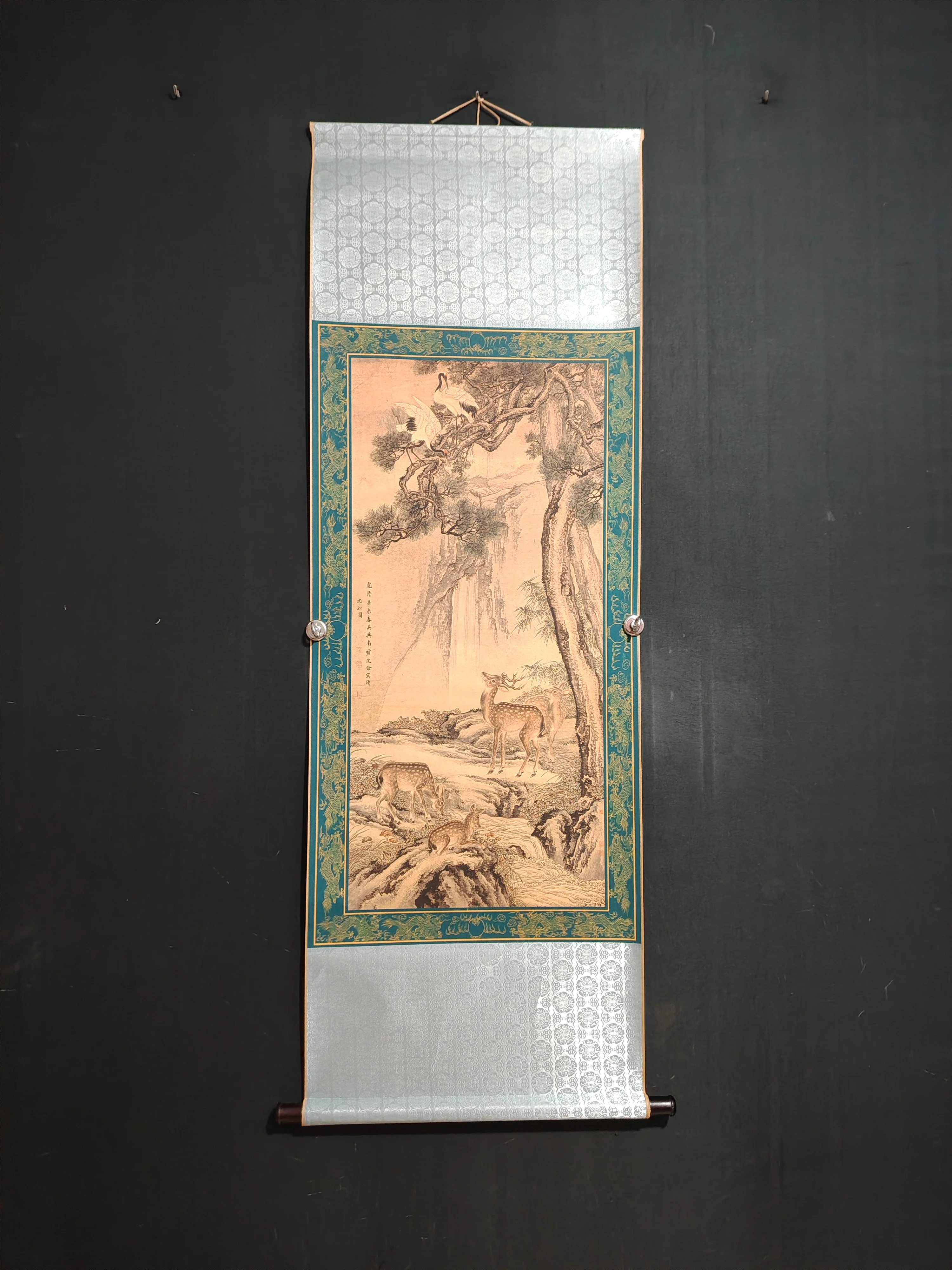 

Настенная подвесная картина с прокруткой от Shen Quanjiu, декоративная картина китайского центрального зала, показана на картинке.