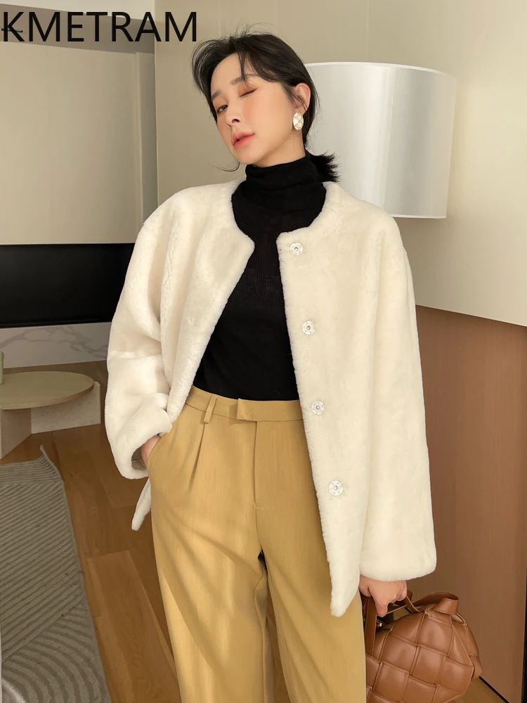 سترة من صوف ميرينو الطبيعي لعام 100% من جلد الغنم مزدوجة الوجه معطف نسائي فاخر مستقيم من الفرو الحقيقي ملابس شتوية للنساء 2025