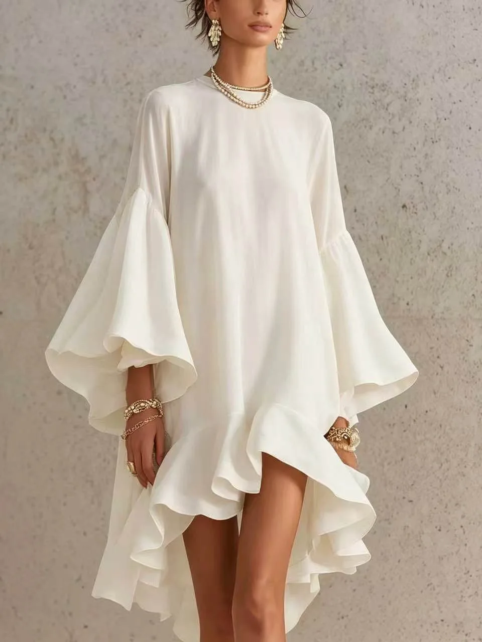 Elegantes, einfarbiges Kleid mit O-Ausschnitt, lockerem Rüschenbesatz, asymmetrischem Saum und ausgestellten Ärmeln – Modisches Freizeitkleid für Sommer, Urlaub und Partys