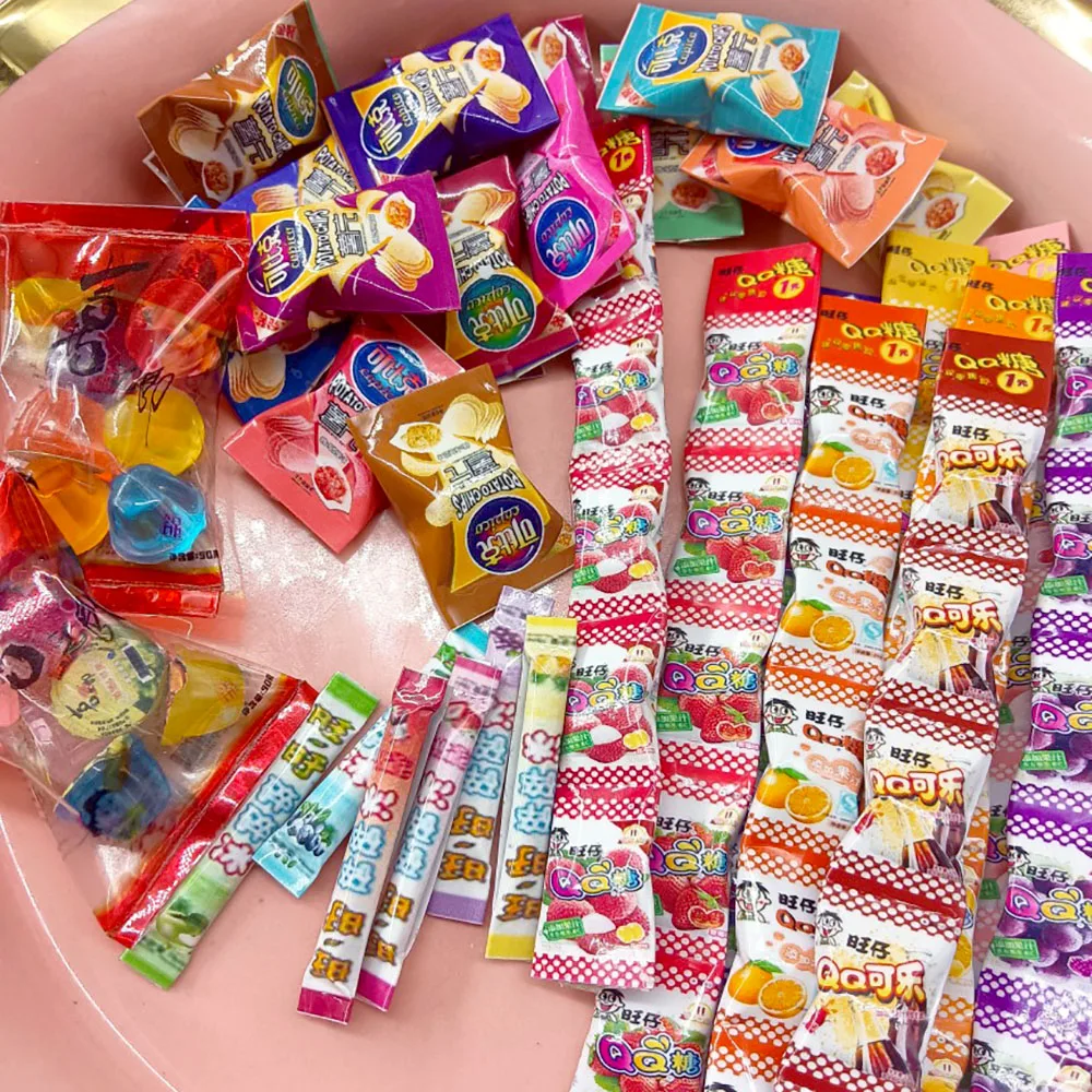 1/12 Scale Miniature Dollhouse Food, Cute Chips,Candy Model Toys for Barbies Blyth Doll Supermarket Snacks Accessories