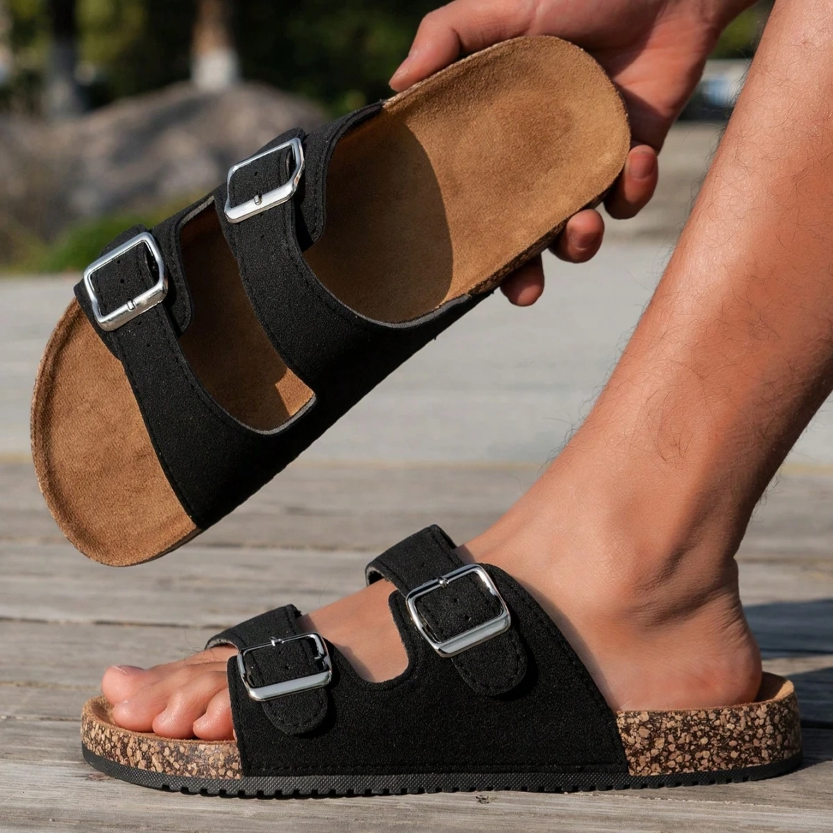 Stylish Double-Buckle Casual Anti-Slip Slippers for Boys, Open-Toe Design Suitable for Indoor and Outdoor Strolls