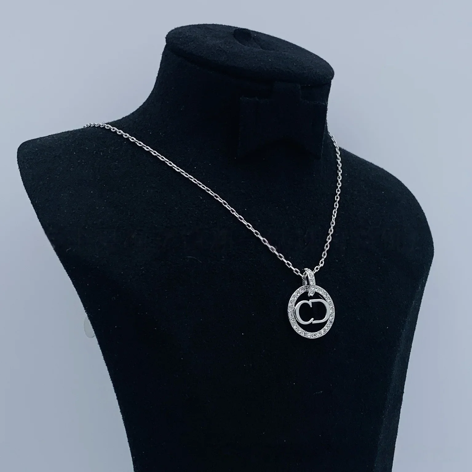 2025 قلادة جديدة بتصميم ريترو ستايل مجوهرات عصرية متعددة الاستخدامات مناسبة لأي مناسبة كهدية