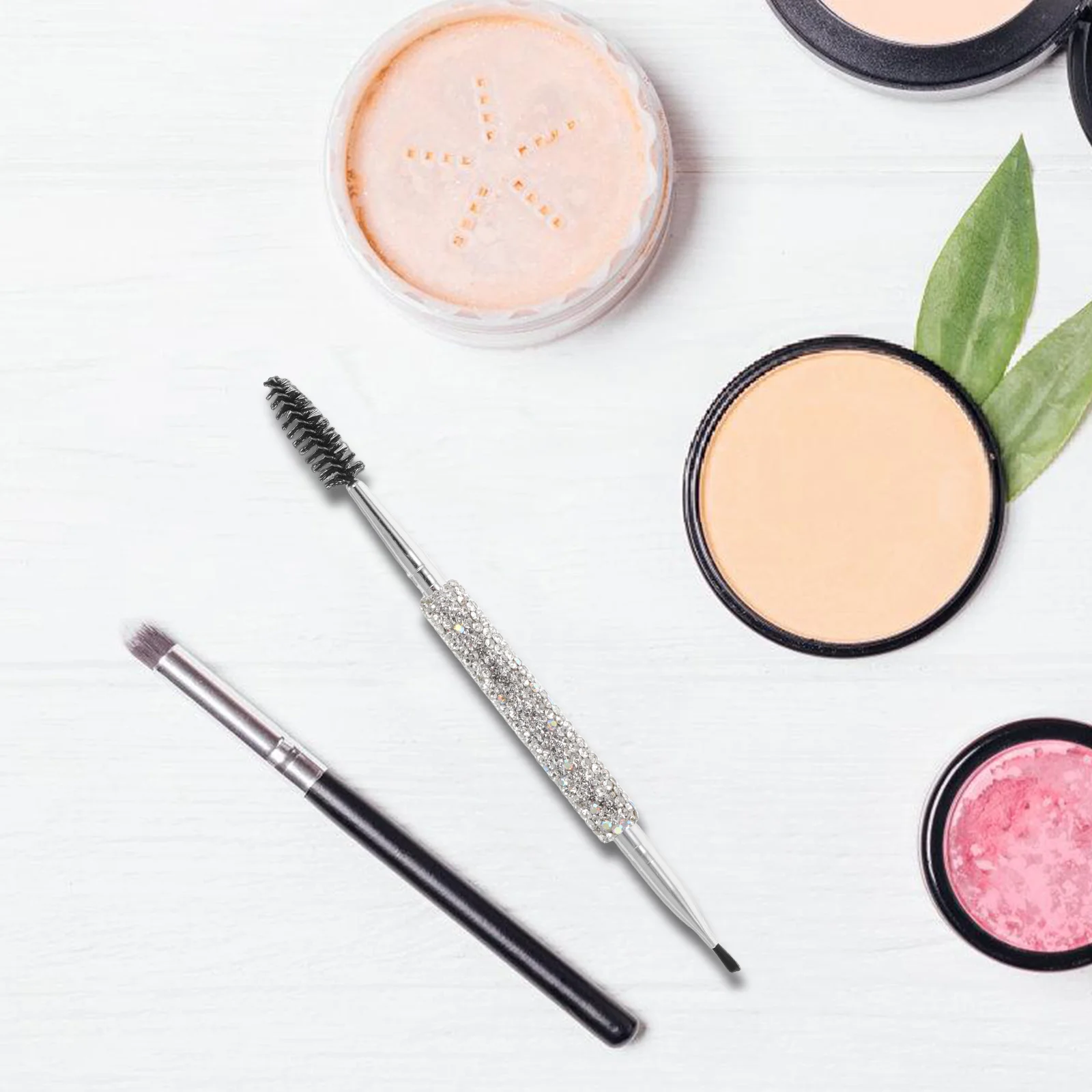 فرشاة حواجب مزدوجة الأطراف من حجر الراين، فاصل رموش مسطحة بزاوية للحواجب الطبيعية، مظهر محدد، تصميم مدمج، جمال أساسي