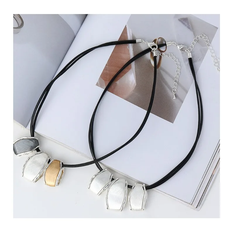 

Popular Metal Fashion Women Irregular Jewelry Retro Simple Collarbone Short Necklace