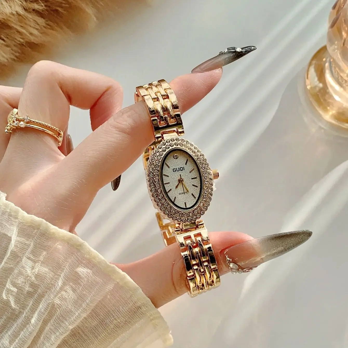الفاخرة مثلج خارج الماس ووتش للنساء حالة بيضاوية الهيب هوب السيدات الساعات الساخن أزياء كوارتز ساعة اليد سلسلة ذهبية ساعة مجوهرات