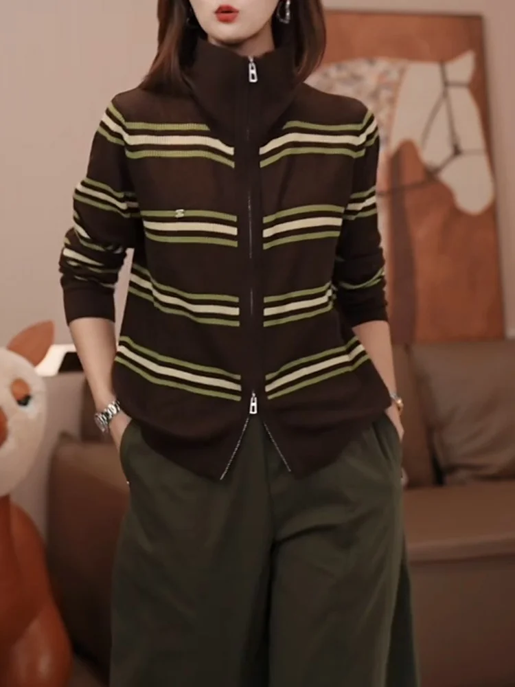 

Ретро-вязаный свитер в полоску на молнии с высоким воротником, модный женский топ больших размеров в корейском стиле, осенняя новинка, теплый шерстяной...