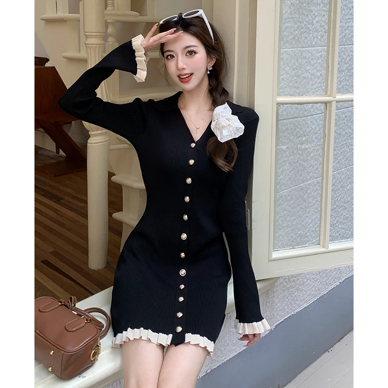 เดรสสั้นถักนิตติ้งสไตล์วินเทจสีดำลายปะติด ดีไซน์หรูหราสำหรับใส่ทำงาน คอวี แขนยาวทรงเข้ารูป กระดุมแถวเดียว รุ่นใหม่