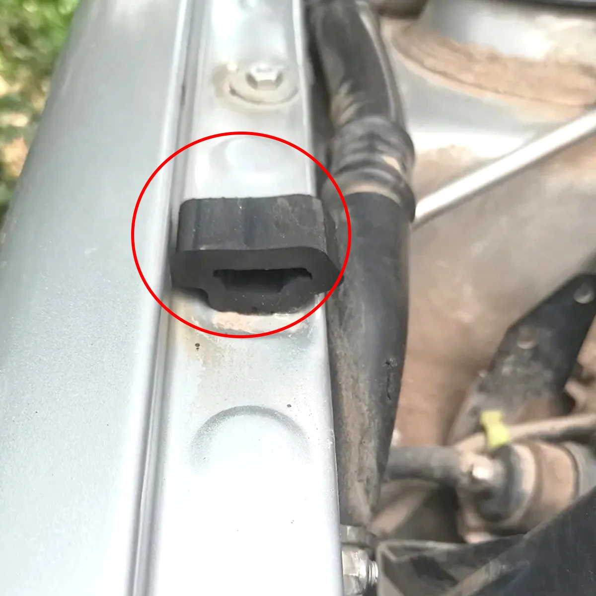 

2Pcs Engine Cover Bonnet Wing Guide Rubber For VW Golf Mk2 Jetta Hood Stop Buffer Triangle Damping Block Pad Cushion 1987-1992