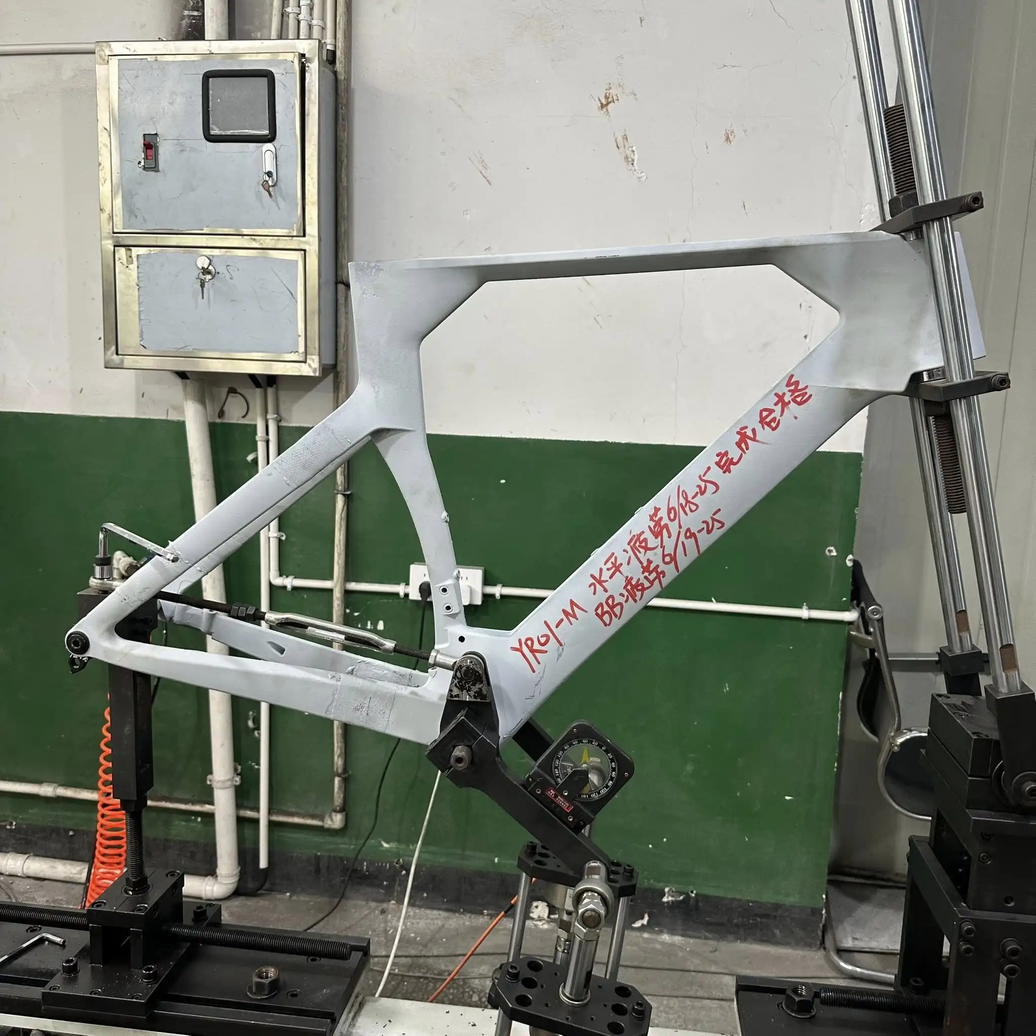 24 Speed Aero Road Bike, Carbon Fiber Material, T800 Full Carbon Frame, Ideal for Racing and Long Distance Riding