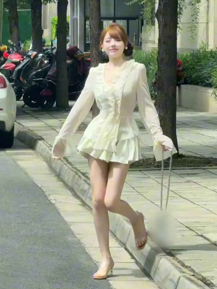 

Unique Beautiful Two-Piece Set Top And Half Skirt Popular Spring New Arrival Comfortable French Style Shirt with V-Neck And F...