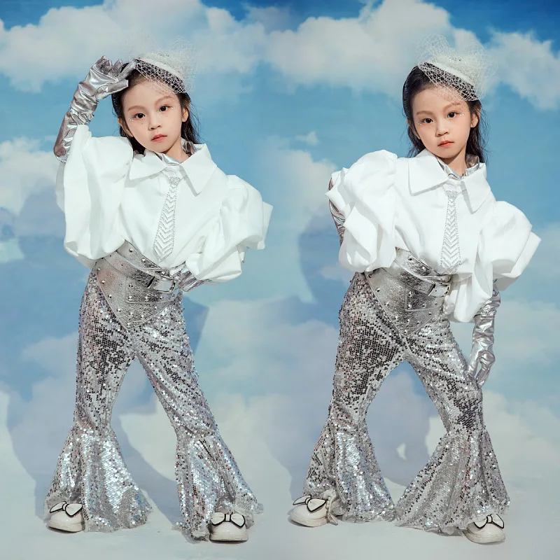 

Silver Children's Catwalk Future Technology Wind Model Card Performance Clothing Meta Universe Creative Theme Clothing Stage Com