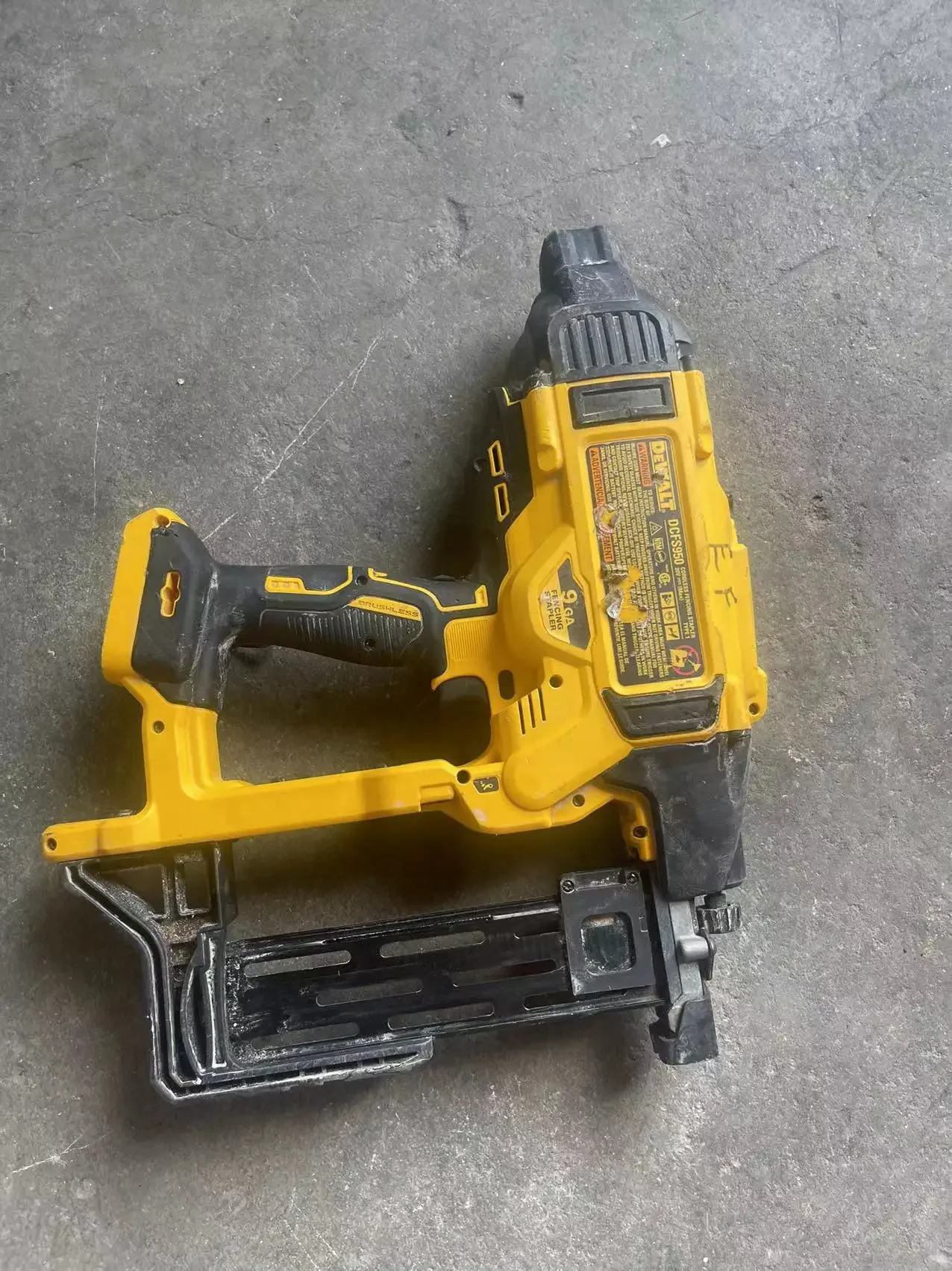 DeWALT CORDLESS FENCING STAPLER DCFS950N,USED,SECOND HAND