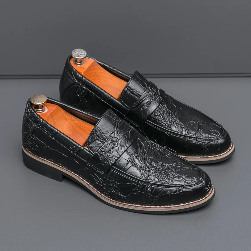 

Classic Men Business Loafers Black Gold Men Casual One-foot Comfortable Fashionable Small Leather Shoes Social Shoes Size 38-46