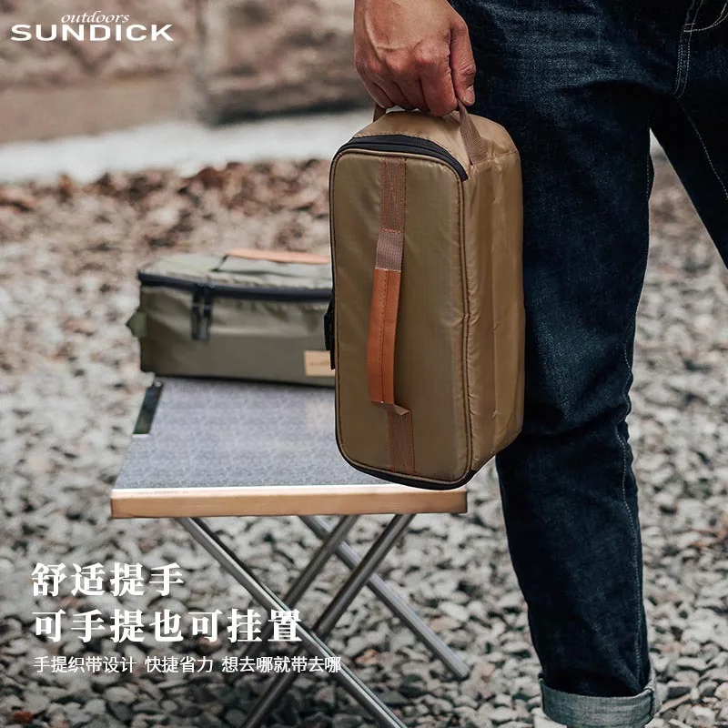 أدوات مائدة للنزهات الخارجية وأكواب وحقائب تخزين للضيوف الجبلية، بما في ذلك رؤوس الموقد وأسطوانات الغاز وأكياس التخزين