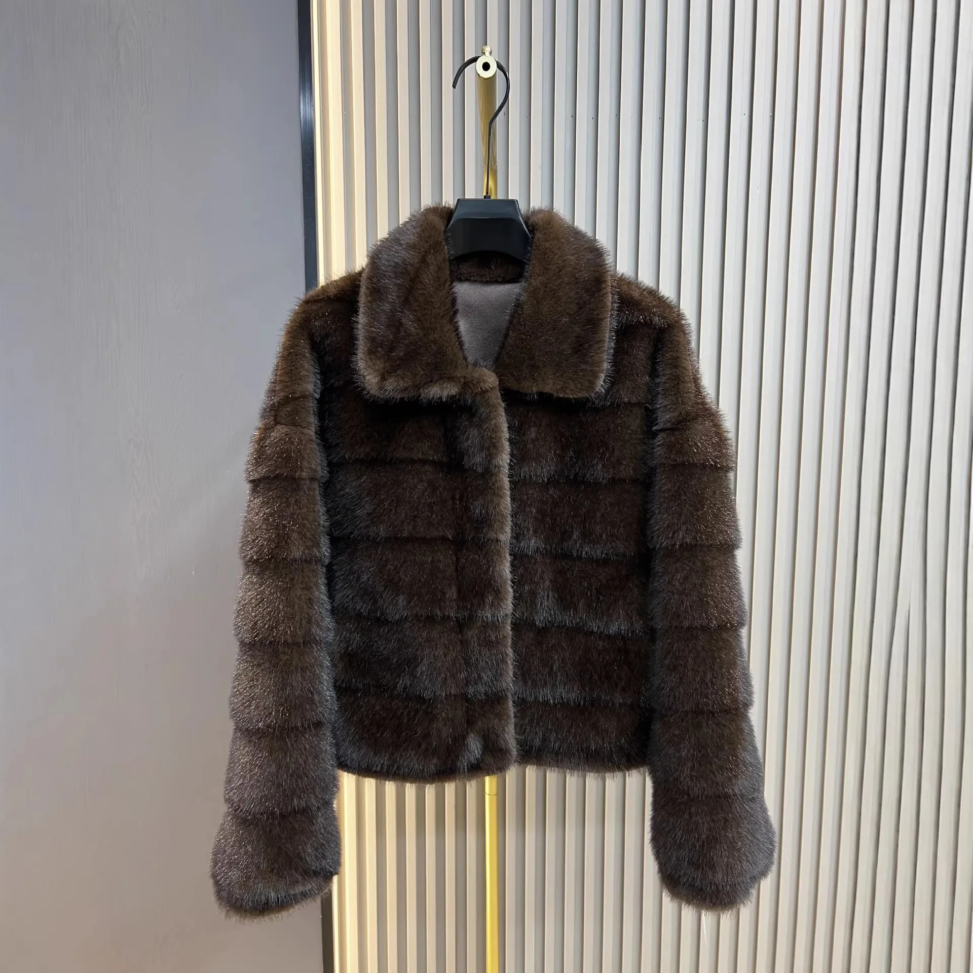2026 Spring Women's New Faux Mink Fur Coat Short Peaked Lapel One-Piece Warm Jacket for Female Warm Faux Fur Outwear