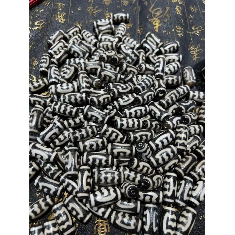 

Tibetan Style Factory Wholesale High-Oil Coated Pulp Weathering Delicate 30mm Black and White to Pure Tibet Beads