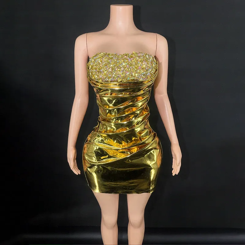

Женские роскошные дизайнерские золотые лакированные кожаные платья без бретелек с кристаллами и плиссировкой, мини-яркие вечерние клубные платья на день рождения