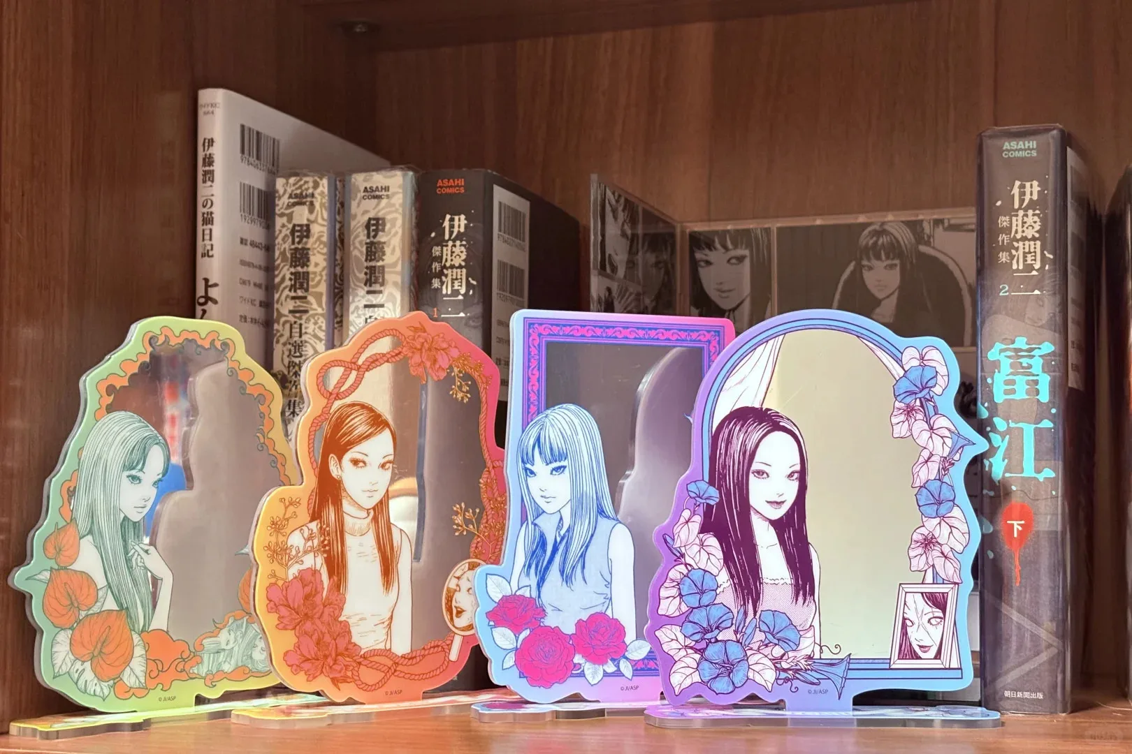 Tomie Kawakami-soporte acrílico Junji Ito, exhibición de figuras, colección de productos de Anime, decoración de escritorio, Accesorios de adorno, regalo para Amiga