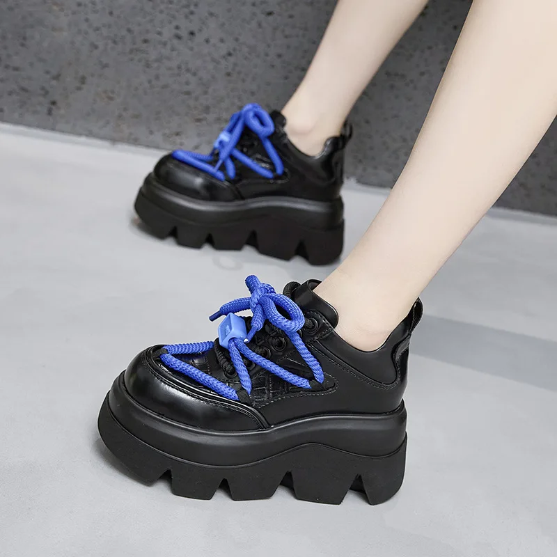 

2023 Новые кроссовки на танкетке на платформе 9 см, женская летняя обувь из массивной натуральной кожи, весенне-осенние прогулочные кроссовки, модные вулканизированные кроссовки