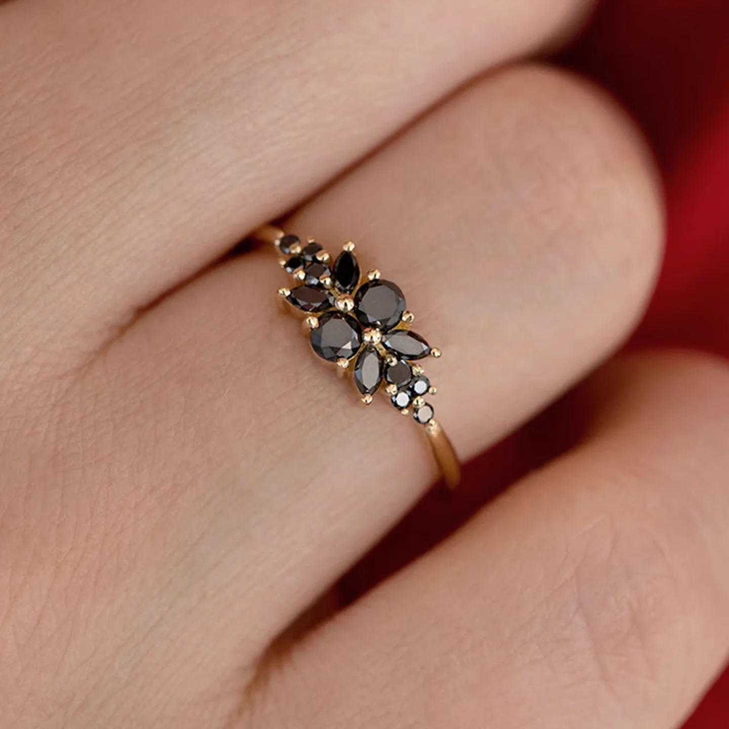 

Fashionable, Light Luxury and High-end S925 Pure Silver Elegant and Luxurious Geometric Circular Diamond Studded Engagement Ring