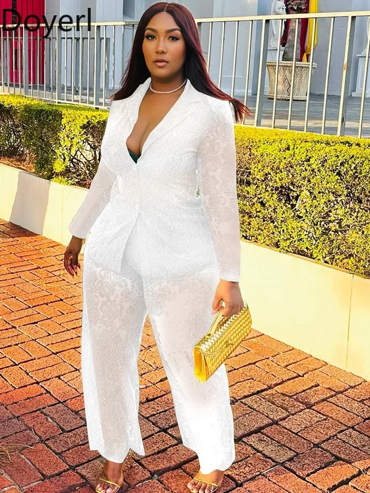 طقم ملابس حفلات النادي من Doyerl مكون من قطعتين شفافة بياقة مدببة وقميص علوي وسراويل مستقيمة متطابقة