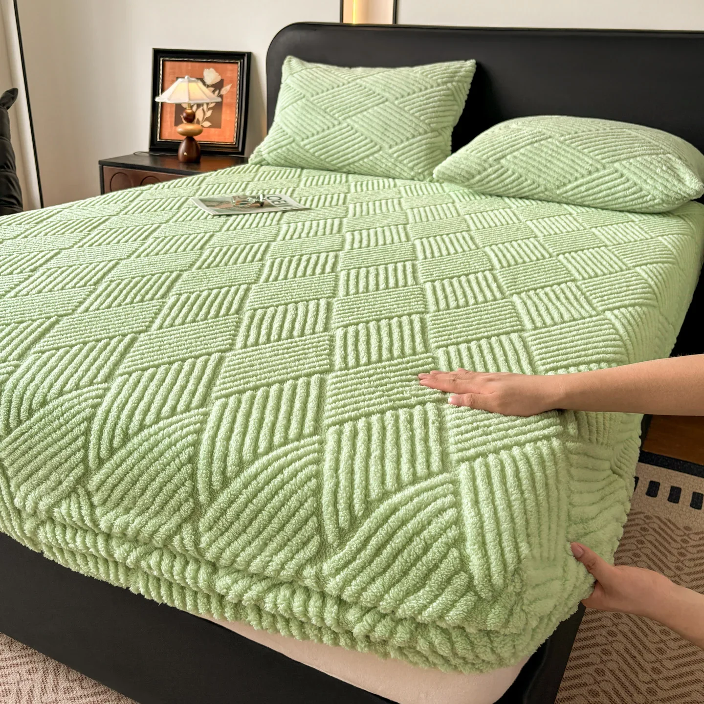 Geometric Jacquard Fleece Fitted Sheet Winter Thickened Warm Mattress Cover Solid Color Soft Plush Sheet for Single Double Bed