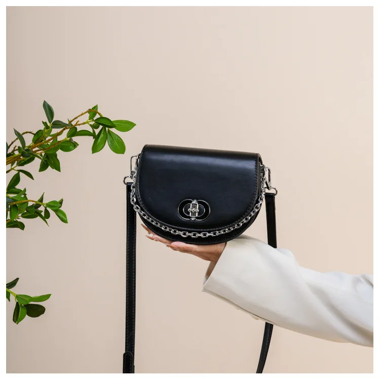 

Minimalist Korean-Style Small Square Bag - Premium Chic Design with Chain Strap, Versatile for Handheld & One-Shoulder Wear