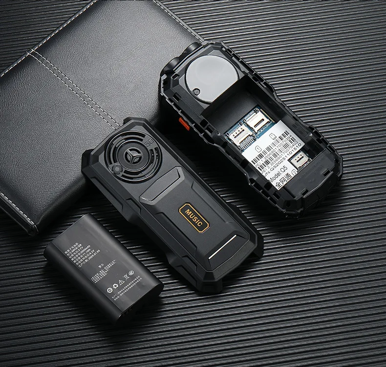 YEEMI Q5 LTE 4G Mobile Phone 2.4'' Screen 3000mAh Dual SIM HD Call Camera FM Double LED Flashlight Type-C Outdoor Button Phone