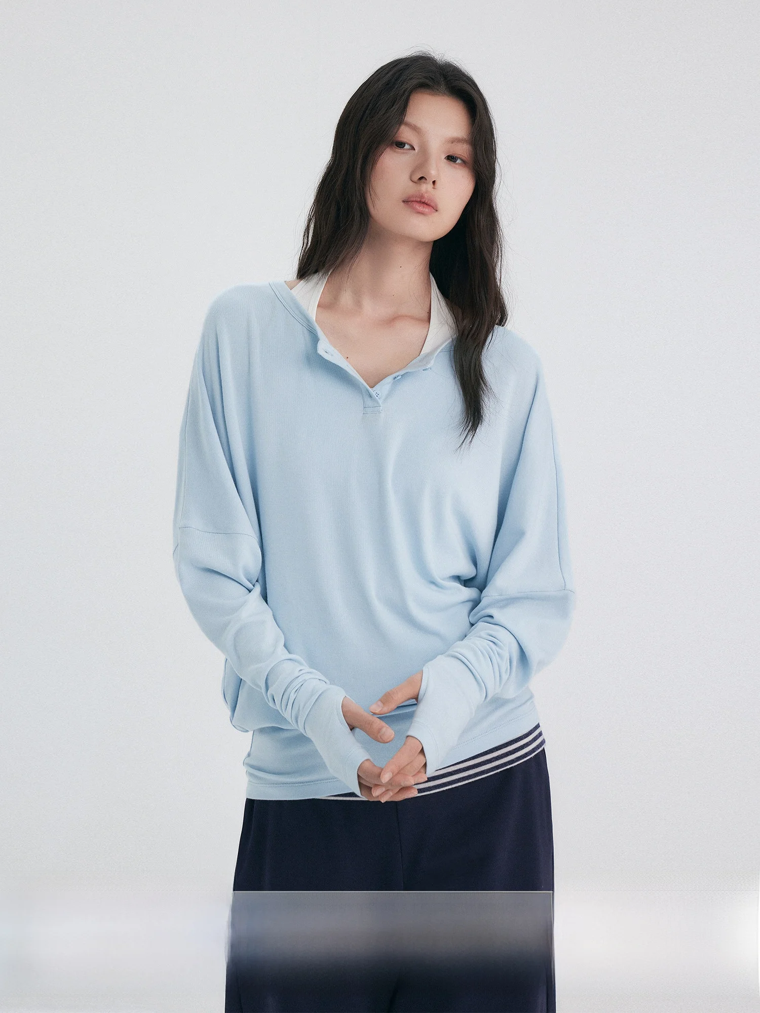 

Свободная повседневная синяя футболка с воротником хенли и длинным рукавом для женщин, топ Bymolycho, весенняя мода, удобный хлопковый смесовый материал