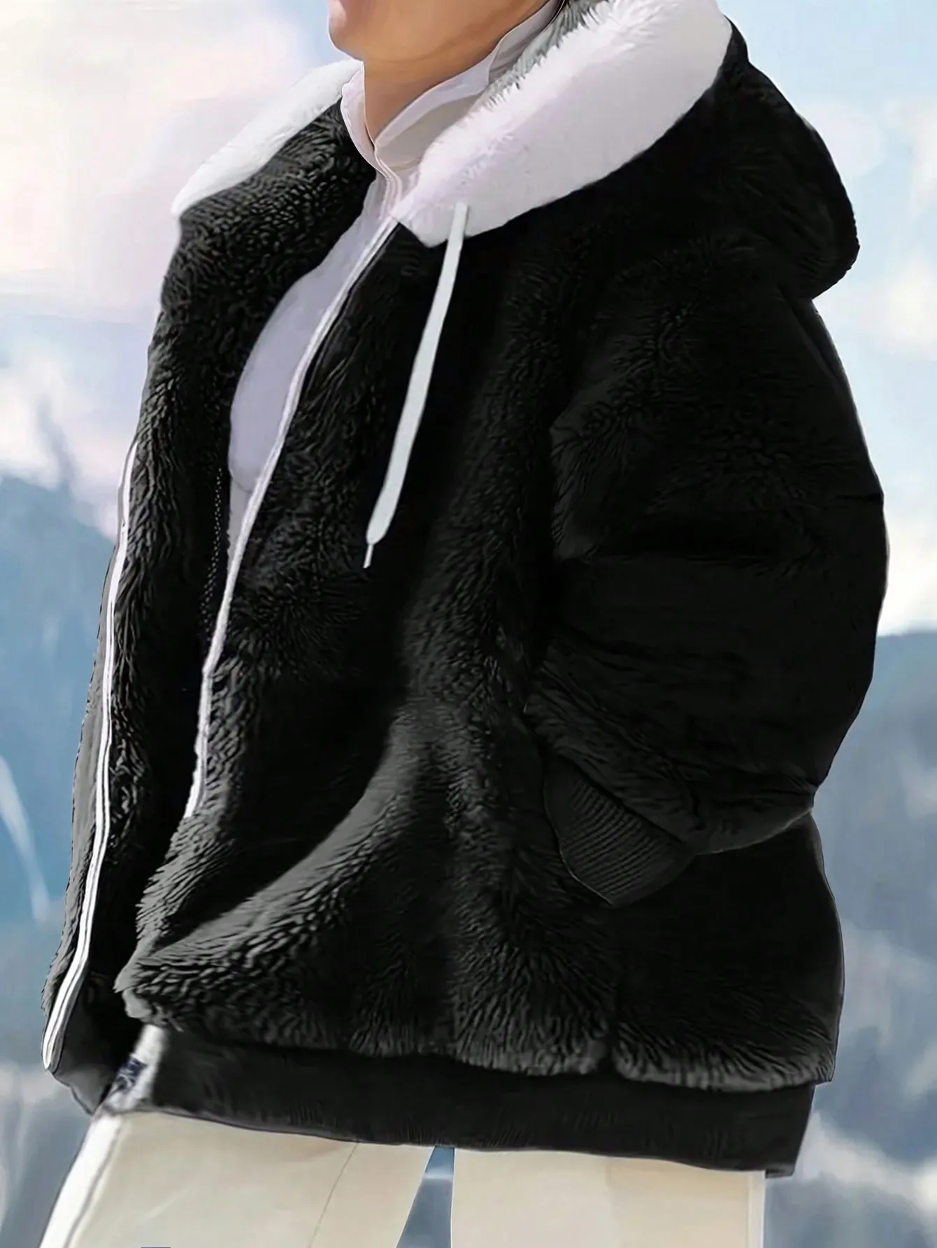 เสื้อแจ็คเก็ตมีฮู้ดผ้าพลัฌสำหรับผู้หญิงไซส์ใหญ่ พร้อมเชือกผูก เสื้อคลุมกันหนาวแสนสบายสำหรับฤดูใบไม้ร่วงและฤดูหนาว