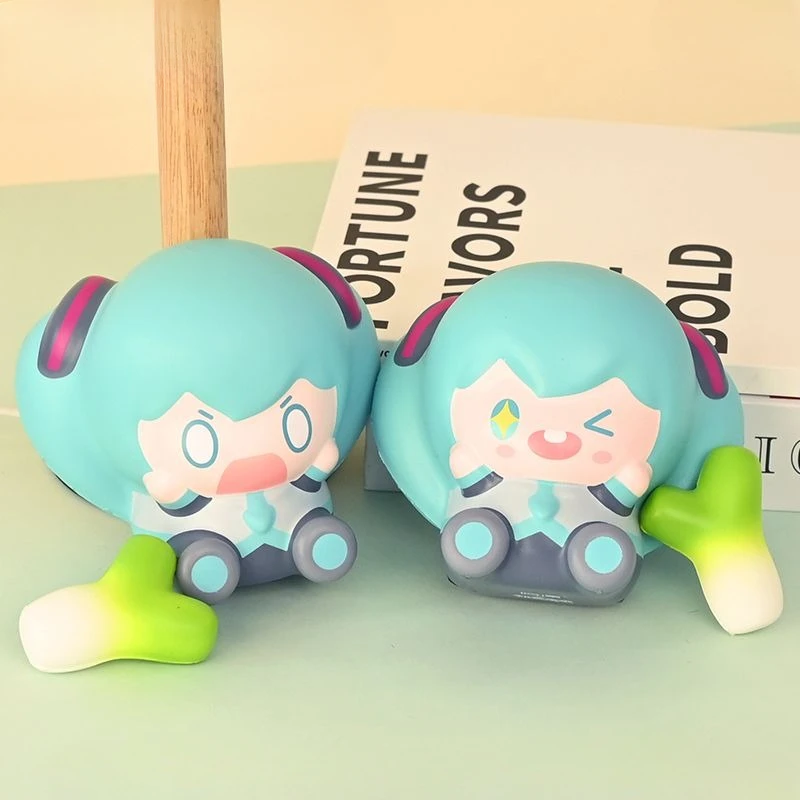 

Hatsune Miku, модель куклы, Аниме периферийные устройства, милые Мультяшные игрушки для декомпрессии, милые подарки на день рождения для друзей, 10,4x11,7 см, новинка