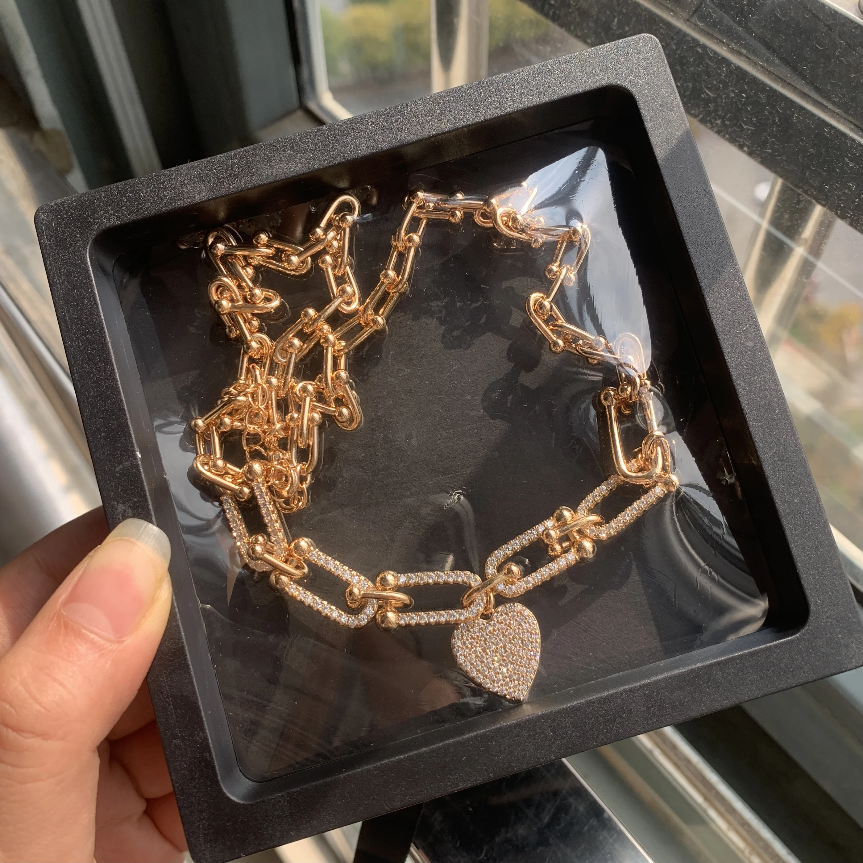 Fashion personality temperament cold wind Vachette clasp heart pendant delicate necklace bracelet gold-plated set zircon jewelle