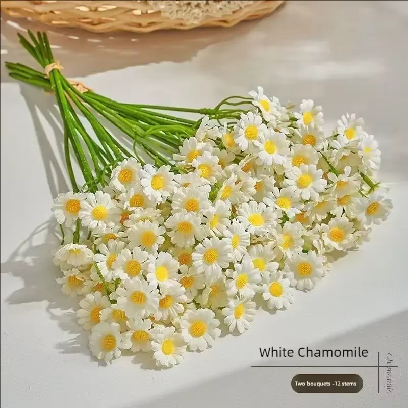 Künstliche Kamillen- und Gänseblümchenblumen für die Heimdekoration, geeignet für Tischdekorationen und Raumgestaltung.