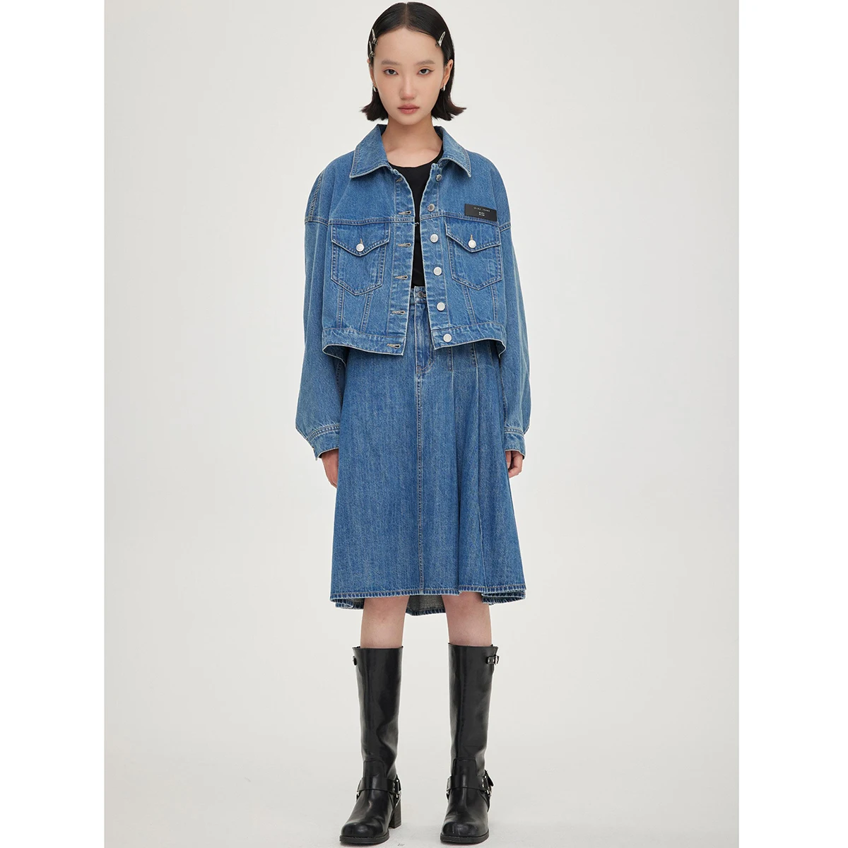 

Юбка-миди из переработанного целлюлозного волокна с кетми. Юбка-трапеция из смеси хлопка. Подходит для городских поездок.